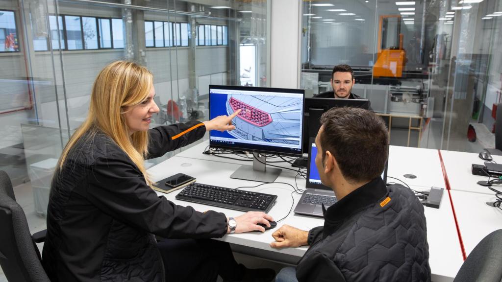 Diseñadores de prototipos en las instalaciones de Seat.