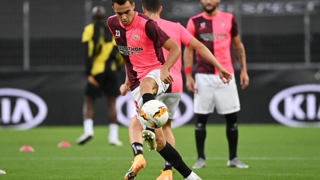 Sergio Reguilón, durante el calentamiento de la final de la Europa League entre el Sevilla y el Inter de MIlán