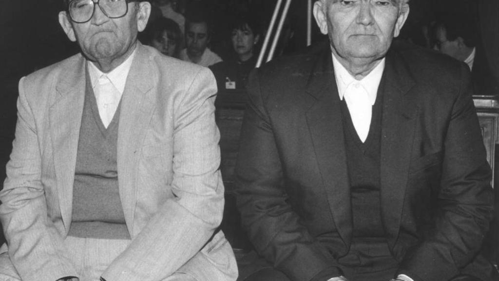 Antonio Izquierdo (i) y su hermano Emilio, durante el juicio por la muerte de nueve personas.