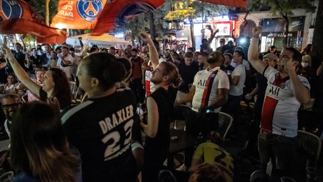 Aficionados del PSG celebran la clasificación a la final de Champions