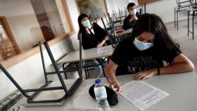 Varios estudiantes en un aula en el IES Simone Veil de Paracuellos del Jarama.