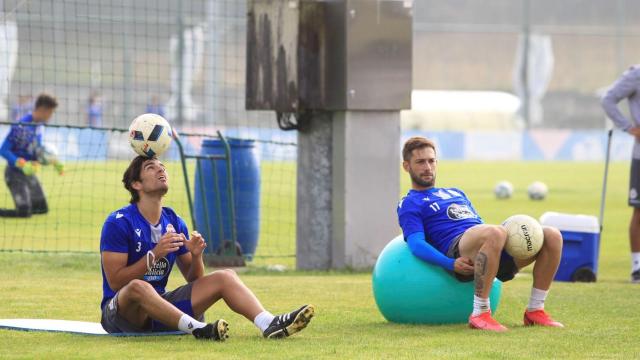 El Deportivo arranca la pretemporada con trece futbolistas profesionales