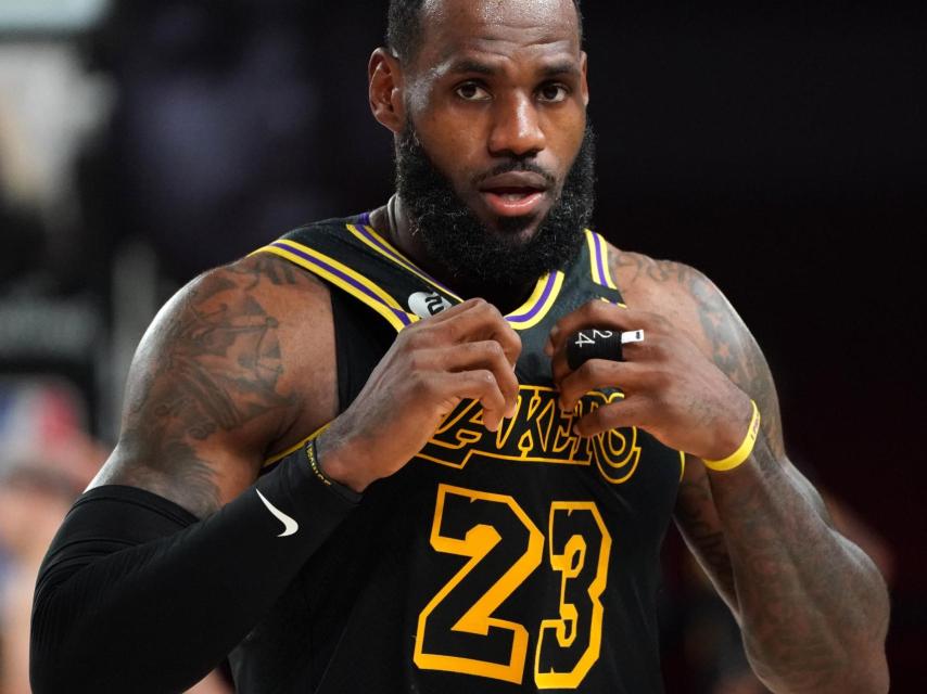 Lebron James en su partido con los Lakers