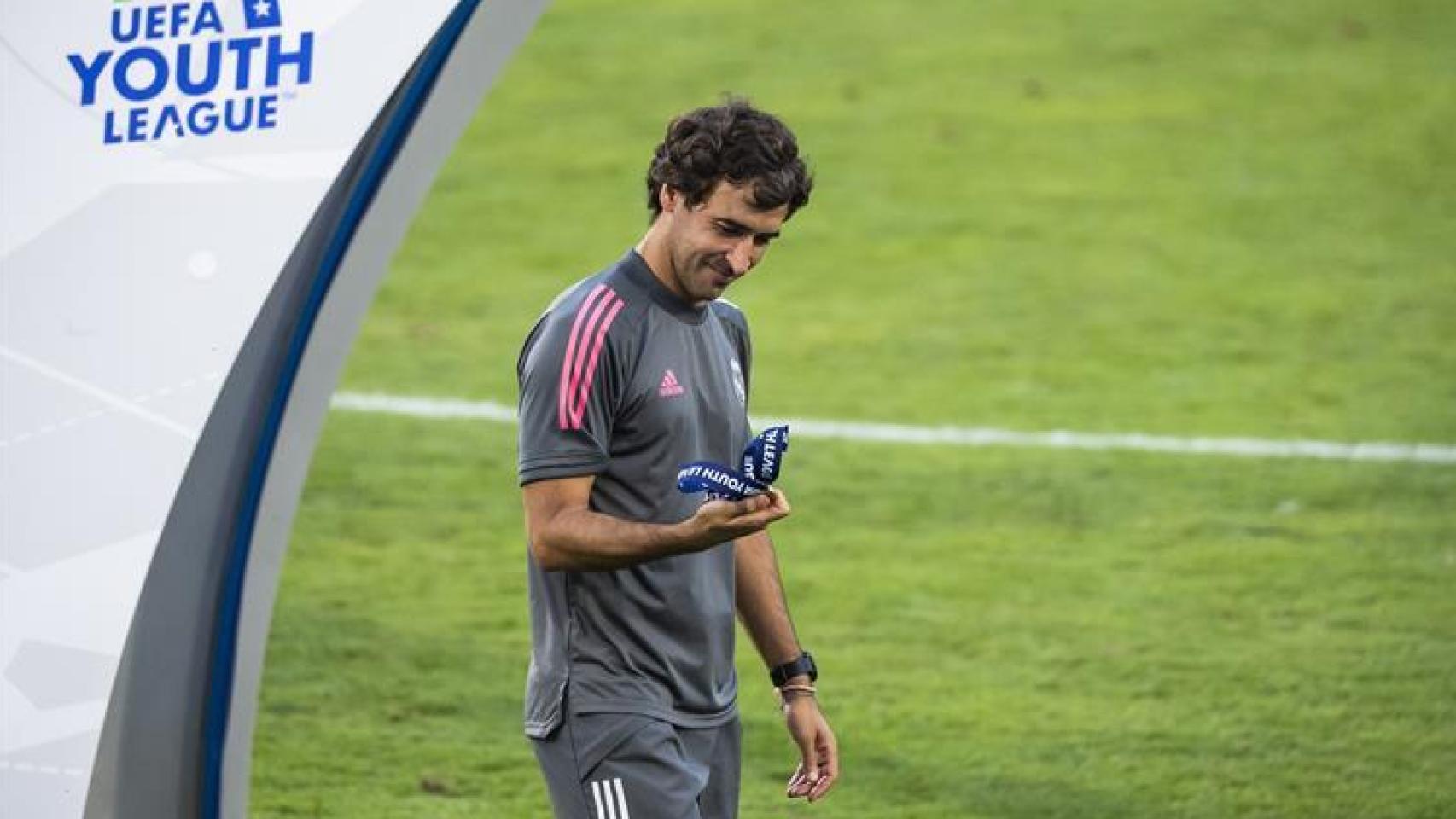 Raúl, con la medalla de campeón de la UEFA Youth League