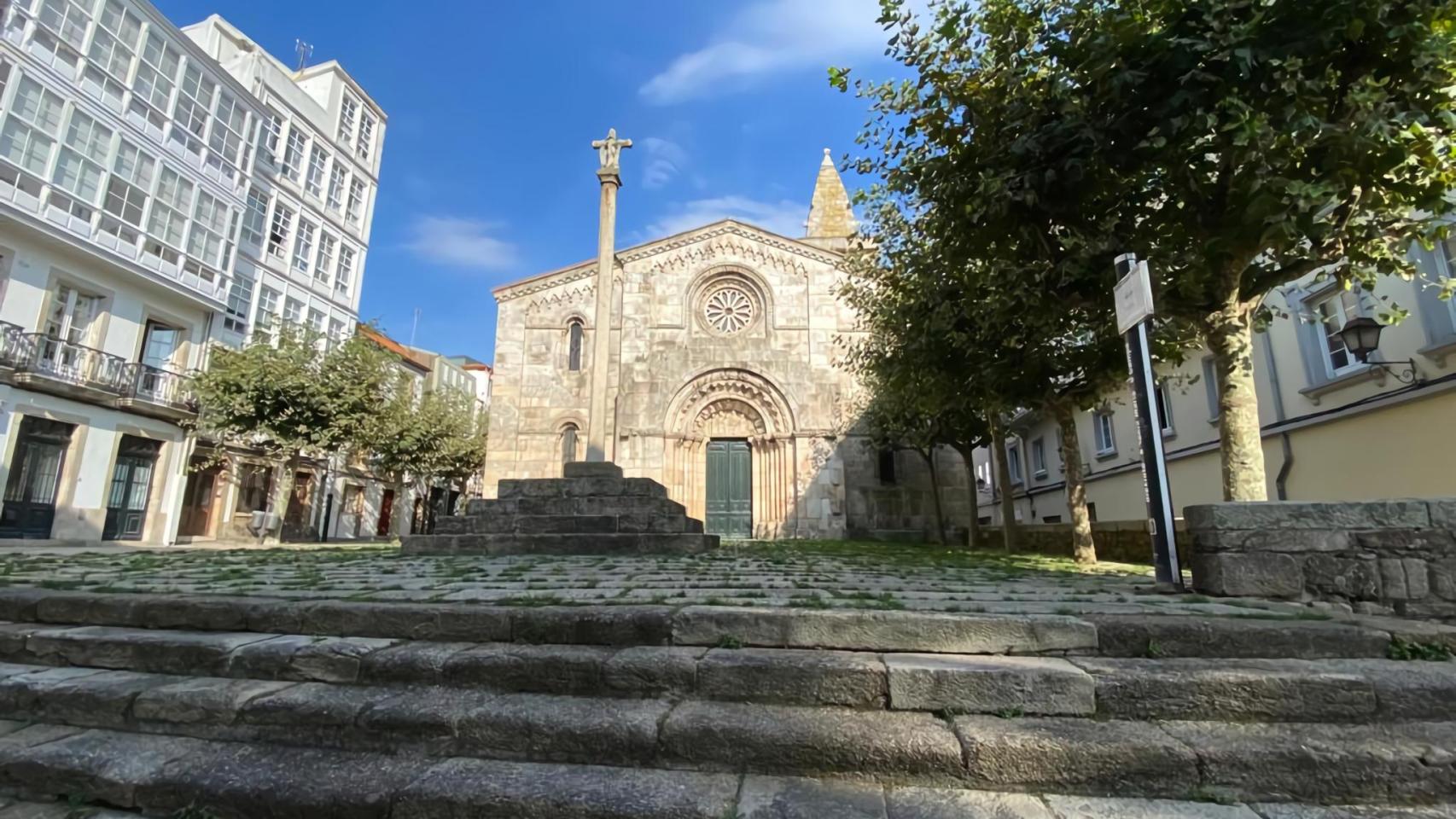 Escalinatas, crucero y fachada principal de la colegiata