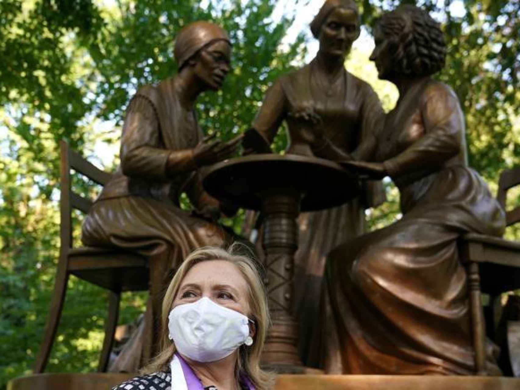 Hillary Clinton, en el Monumento de las Pioneras de los Derechos de la Mujer.