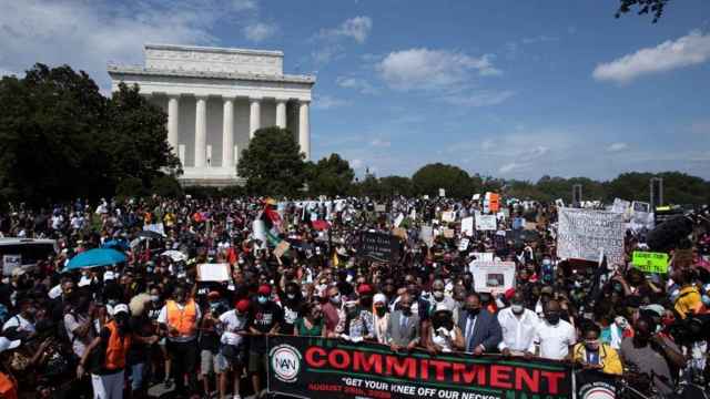 Miles de personas piden justicia en el aniversario de la marcha sobre Washington de Luther King