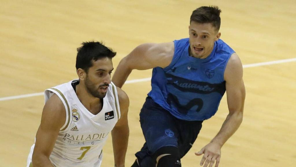 Campazzo jugando contra el Estudiantes