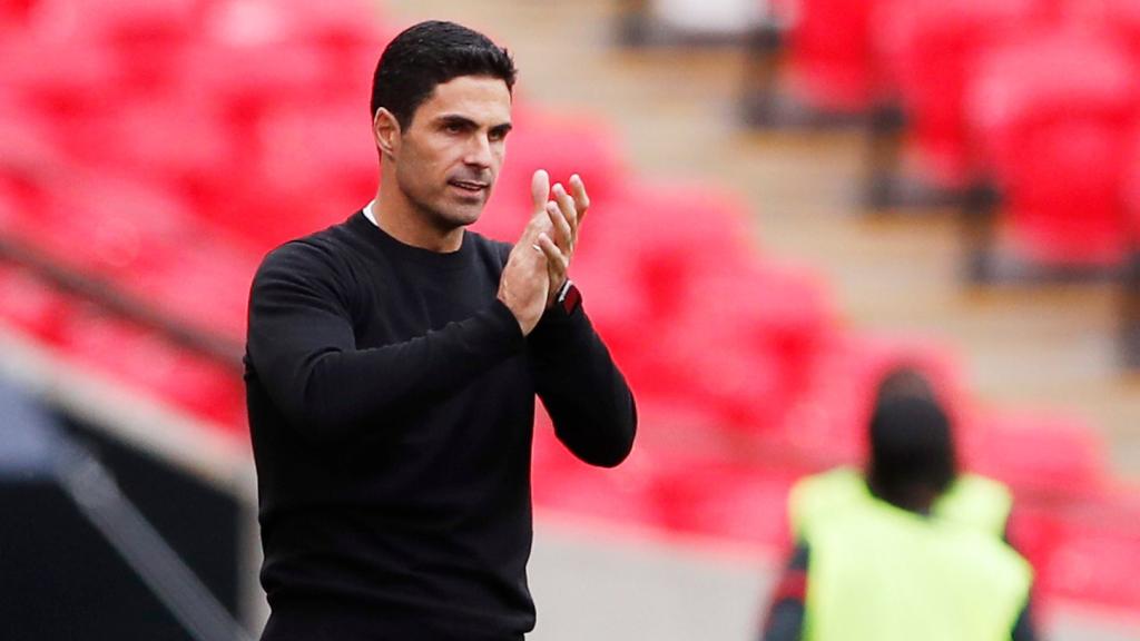 Mikel Arteta aplaude a sus jugadores