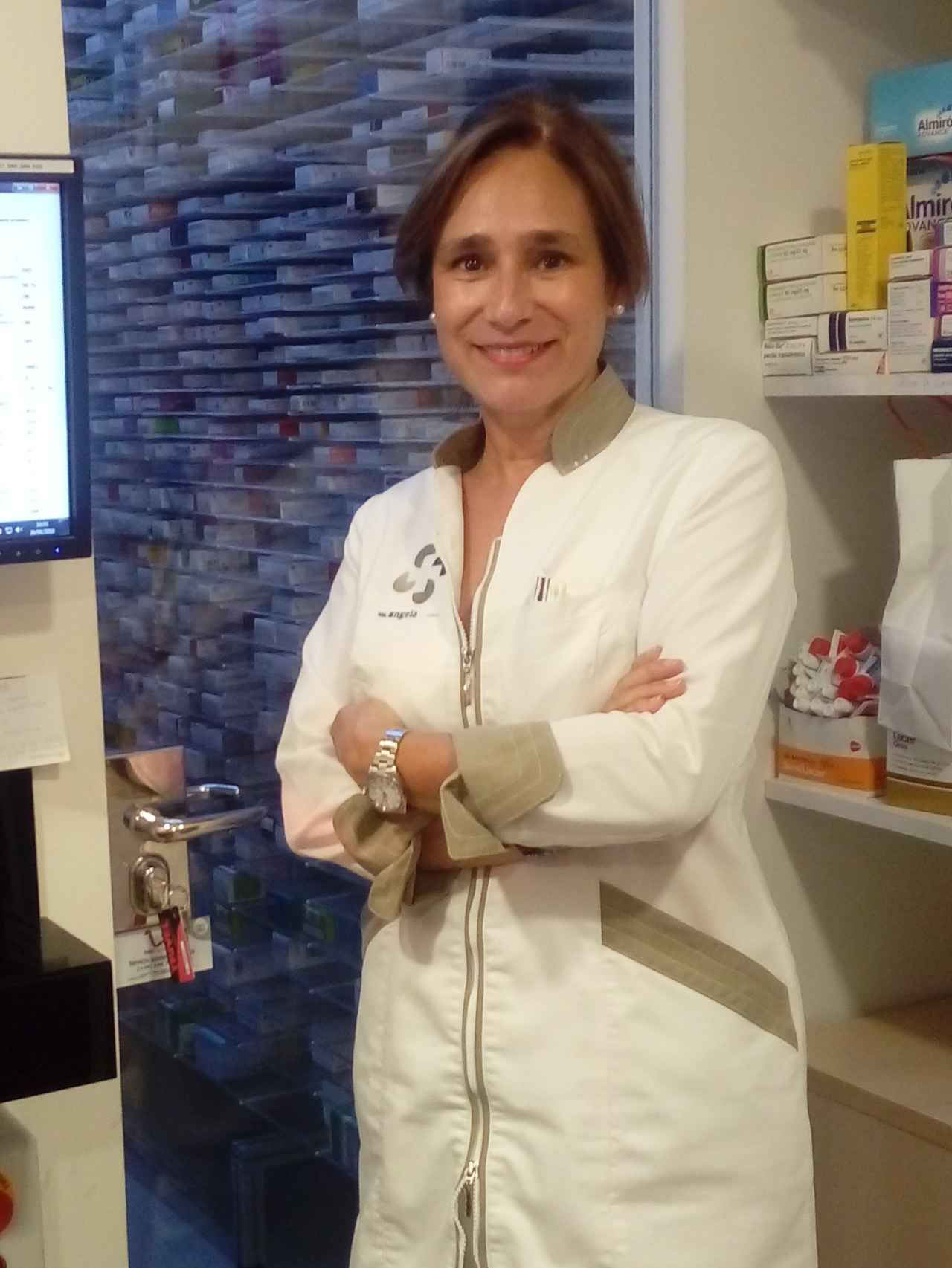 Ángela Angoitia lleva 33 años como farmacéutica.