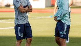 Luis Enrique y Marco Asensio, en un entrenamiento de la selección española