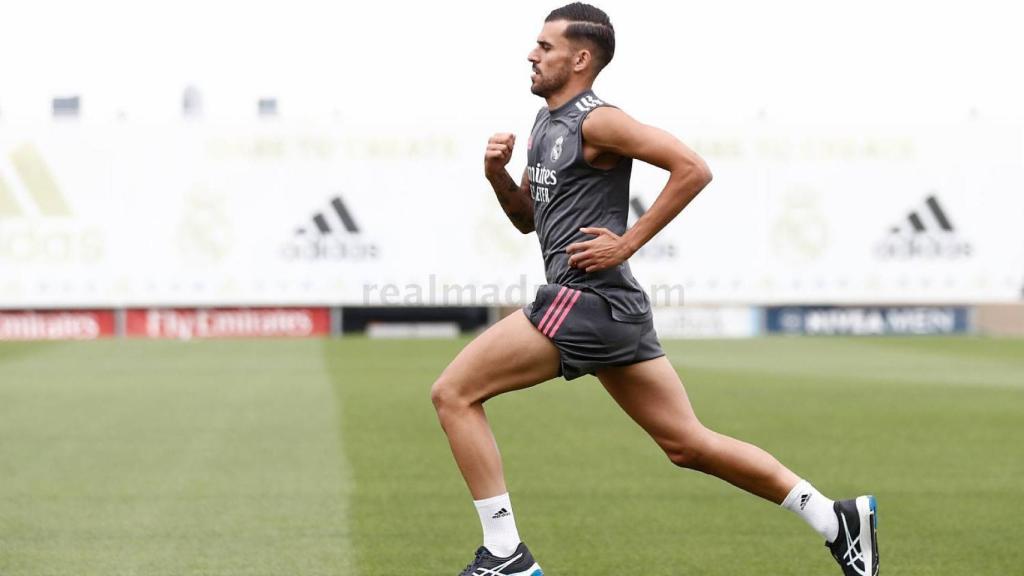 Dani Ceballos se entrena con el Real Madrid