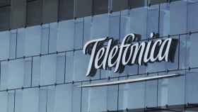 Un rótulo de Telefónica en su sede corporativa.