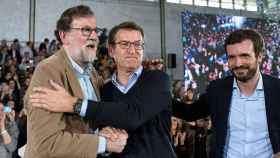 Mariano Rajoy, Alberto Núñez Feijóo y Pablo Casado, en un acto en Orense.