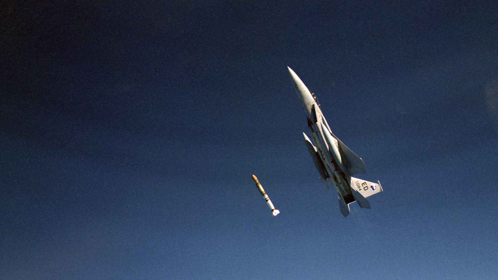 F-15 Eagle lanzando misil antisatélite