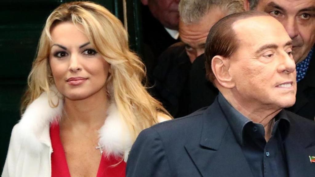 Silvio Berlusconi y su nueva novia Marta Fascina, en una imagen de archivo.