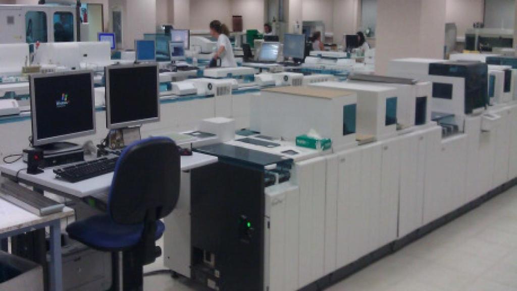 Laboratorios del Hospital Torrecárdenas donde trabajaba el técnico que agredió a su jefe.