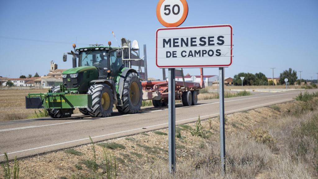 Entrada a Meneses de Campos.