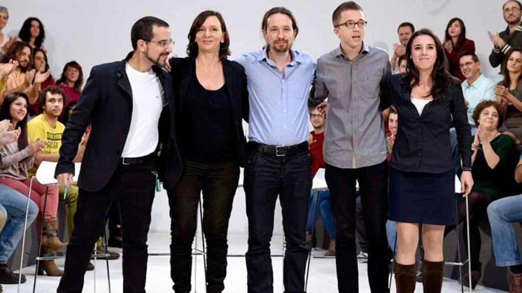 Sergio Pascual, Carolina Bescansa, Pablo Iglesias, Íñigo Errejón e Irene Montero en una imagen de archivo durante la campaña electoral del 20 de diciembre de 2015.