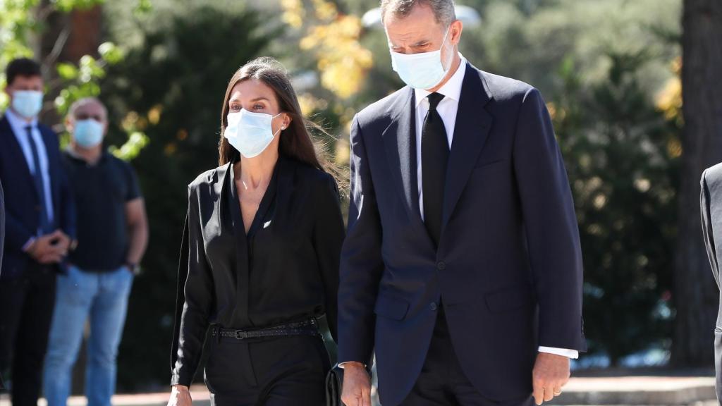 Felipe y Letizia a su llegada al tanatorio.