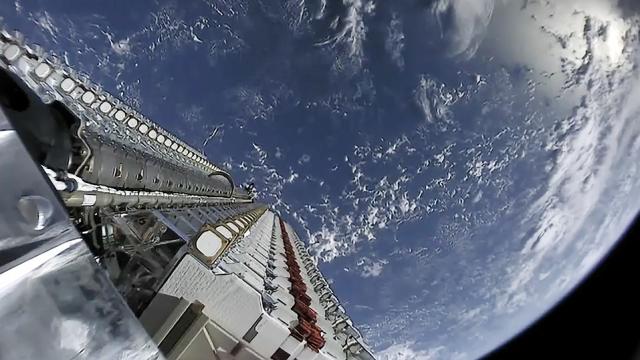 Satélites de Starlink listos para ser desplegados en el espacio