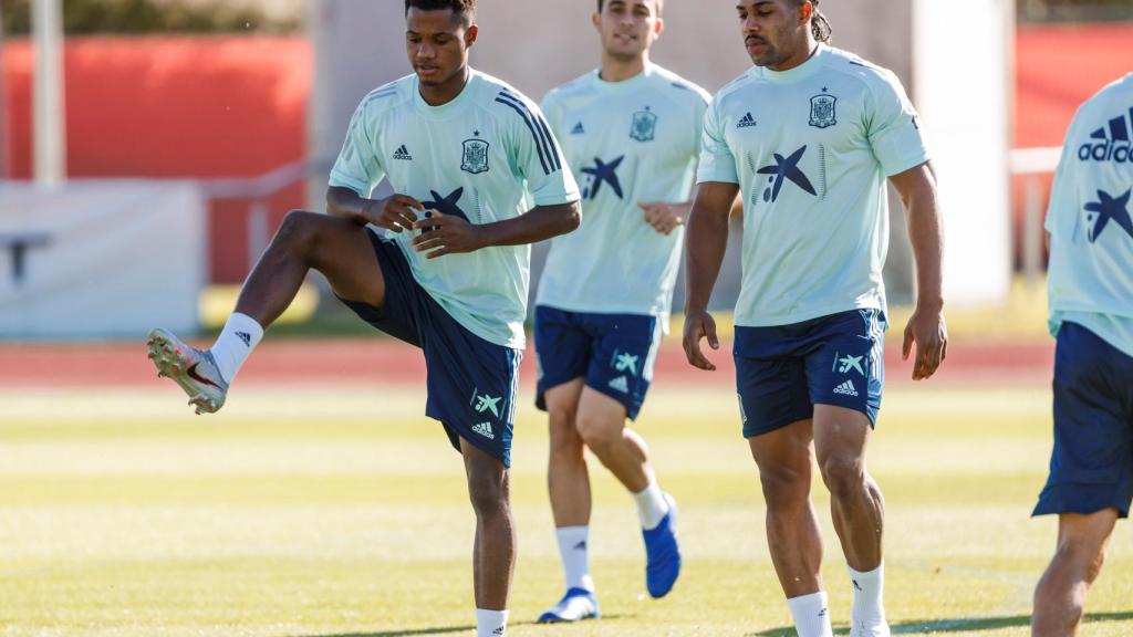 Entrenamiento de la Selección Española con Traore y Ansu Fati