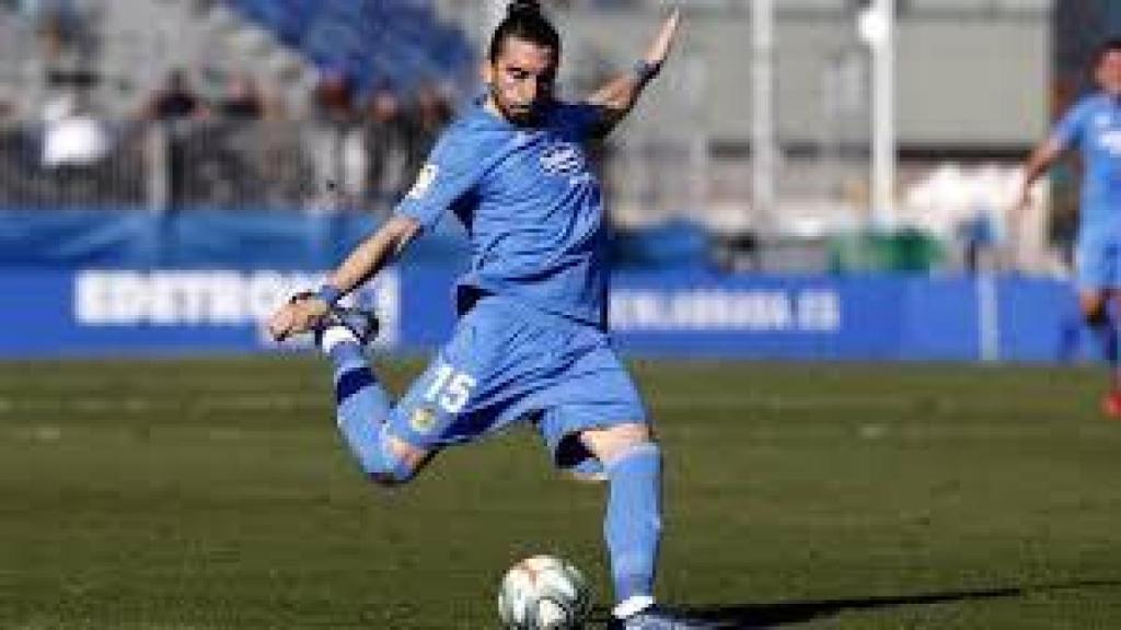 Chico Flores, con la camiseta del Fuenlabrada