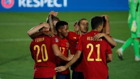 La Selección española celebra su gol ante Ucrania