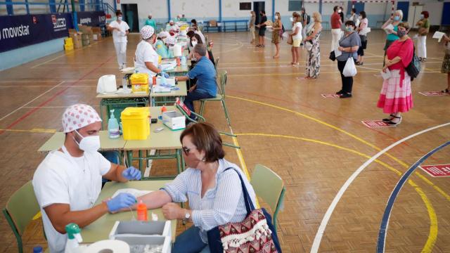 Los docentes de Madrid somentiéndose a los test.