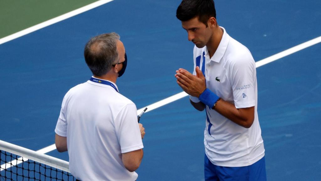Djokovic, intentando evitar su descalificación del US Open.