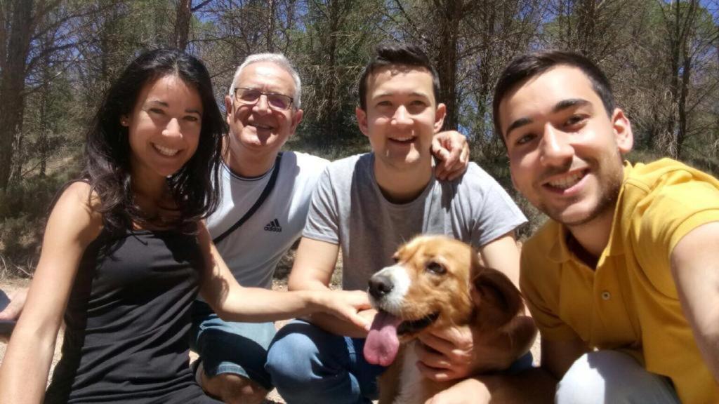 El coronel Ismael Bellés, junto a sus tres hijos: Teresa, Ismael y Gonzalo.