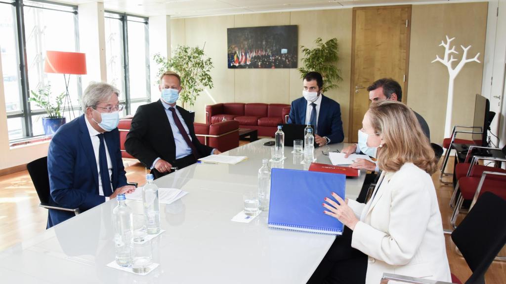 Nadia Calviño, durante su reunión este lunes con el comisario Paolo Gentiloni