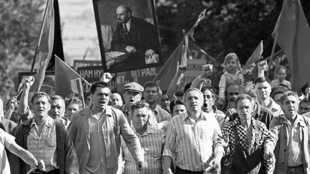 Fotograma de Queridos Camaradas.