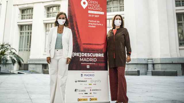 La concejala delegada de Turismo del Ayuntamiento de Madrid, Almudena Maíllo, junto a Paloma Gómez Marín, cofundadora y codirectora de Open House Madrid.