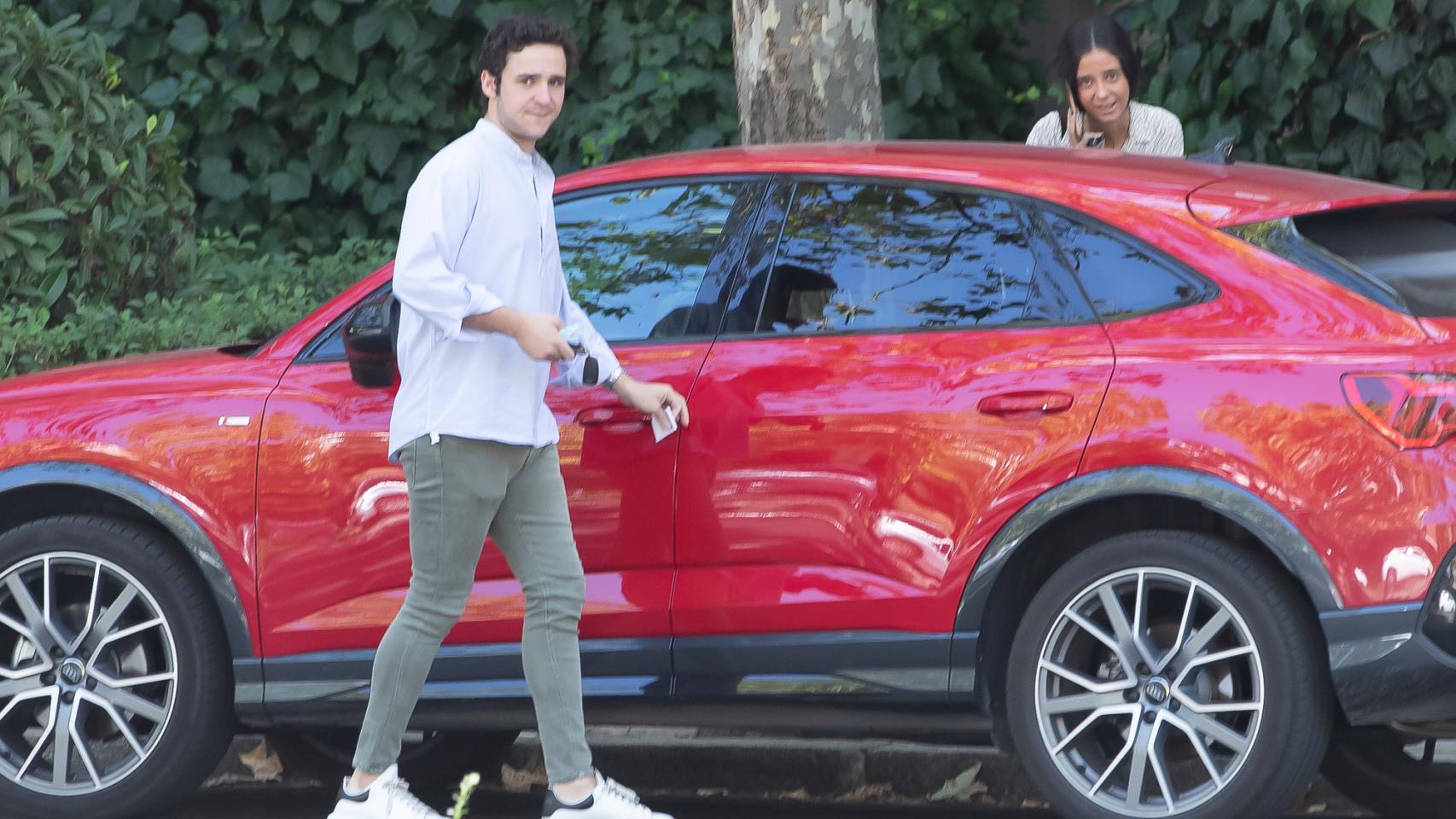 Felipe Juan Froilán subiendo al nuevo Audi Q3 Sportback.