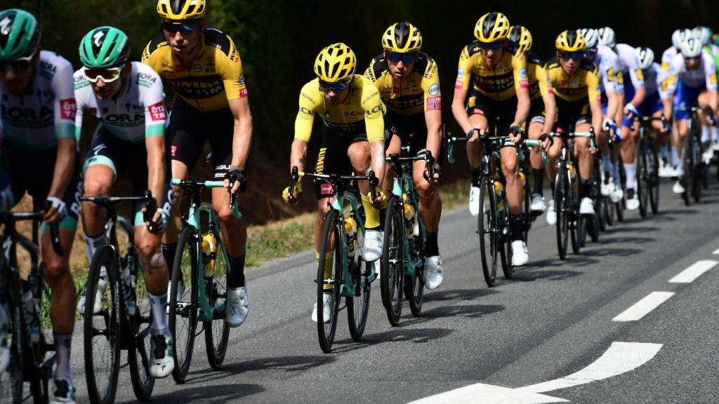 El BORA tira del pelotón en la etapa 12 del Tour de Francia