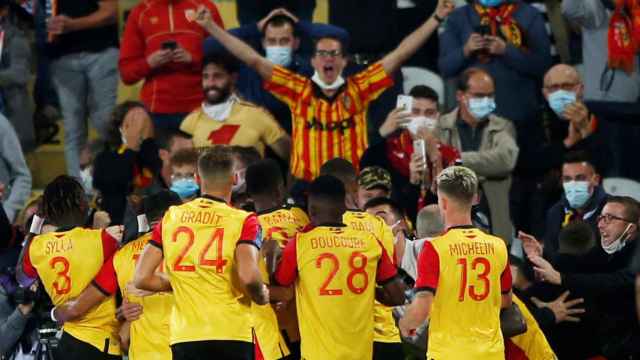 El Lens celebra su gol ante el PSG