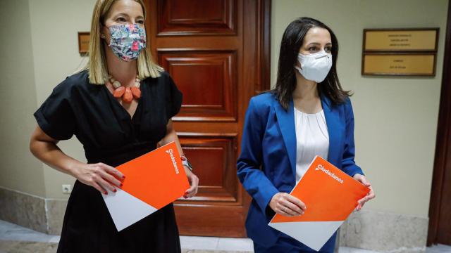 Inés Arrimadas con la diputada de Ciudadanos María Muñoz.