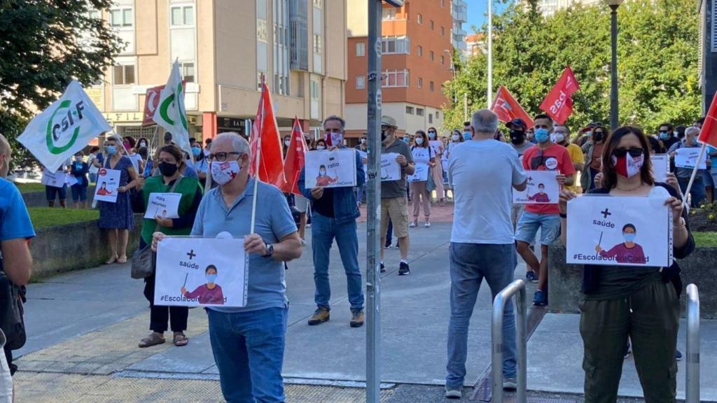 Protesta ante la puertas de la delegación de la Xunta en A Coruña