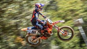 El gallego Jorge Prado hace historia y gana su primera prueba del mundial de motocrós