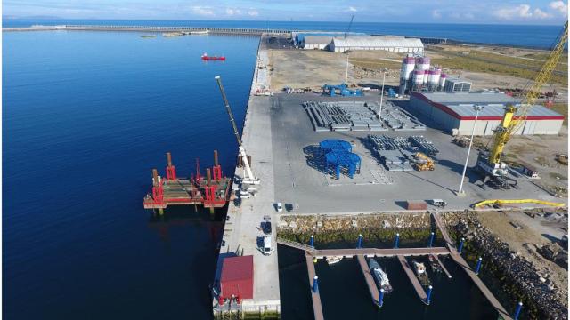 A Coruña ya luce su nuevo tramo de muelle en el puerto exterior