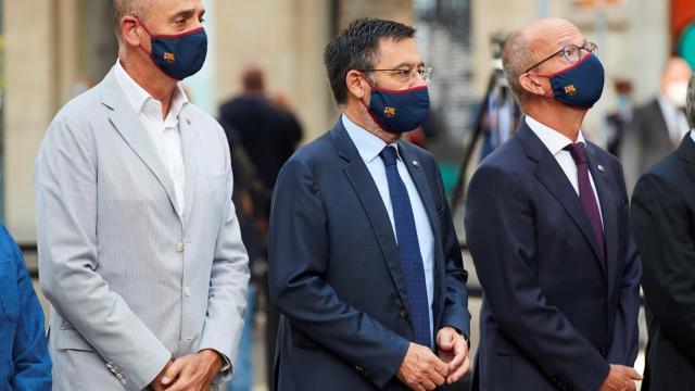 Josep María Bartomeu y su junta directiva, en la ofrenda floral de la Diada