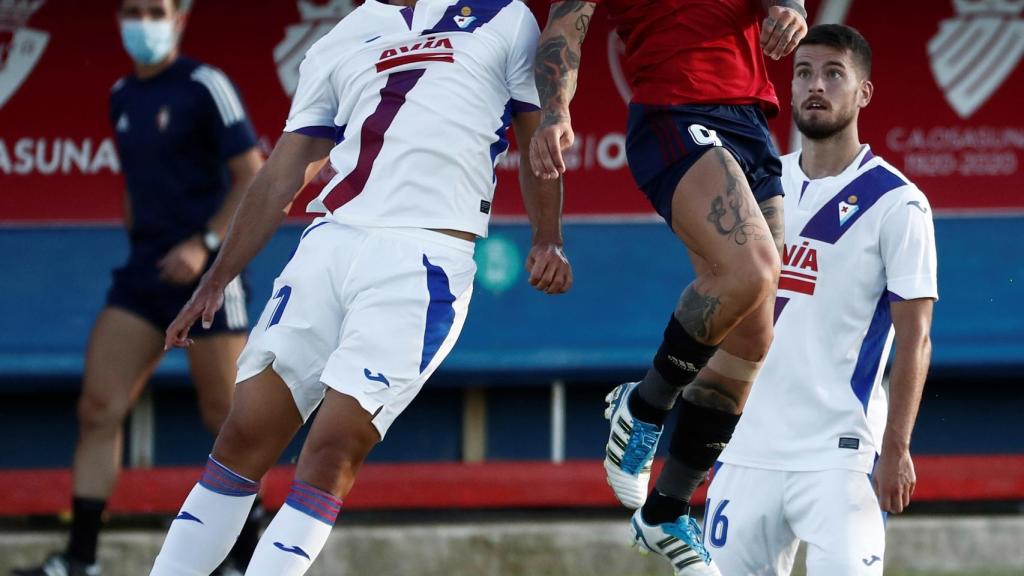 Chimy Ávila, durante un encuentro amistoso de Osasuna frente al Eibar