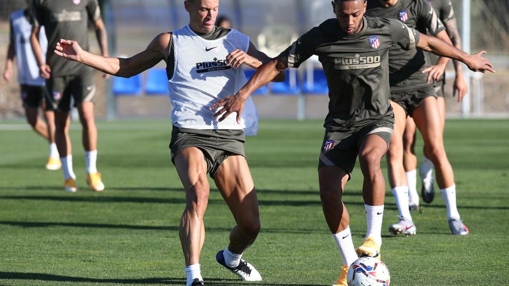 Marcos Llorente pelea por un balón