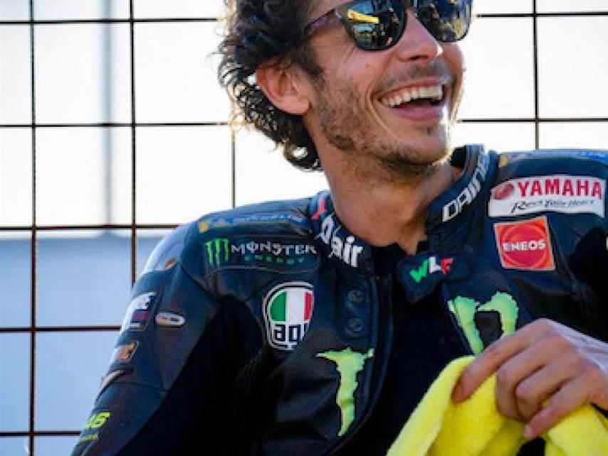 Valentino Rossi sonríe tras un entrenamiento