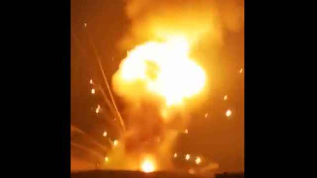 Momento de la explosión en el depósito de Zarqa.