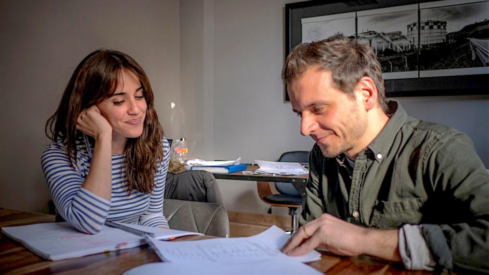 Macarena García y Pedro Collantes en El arte de volver.