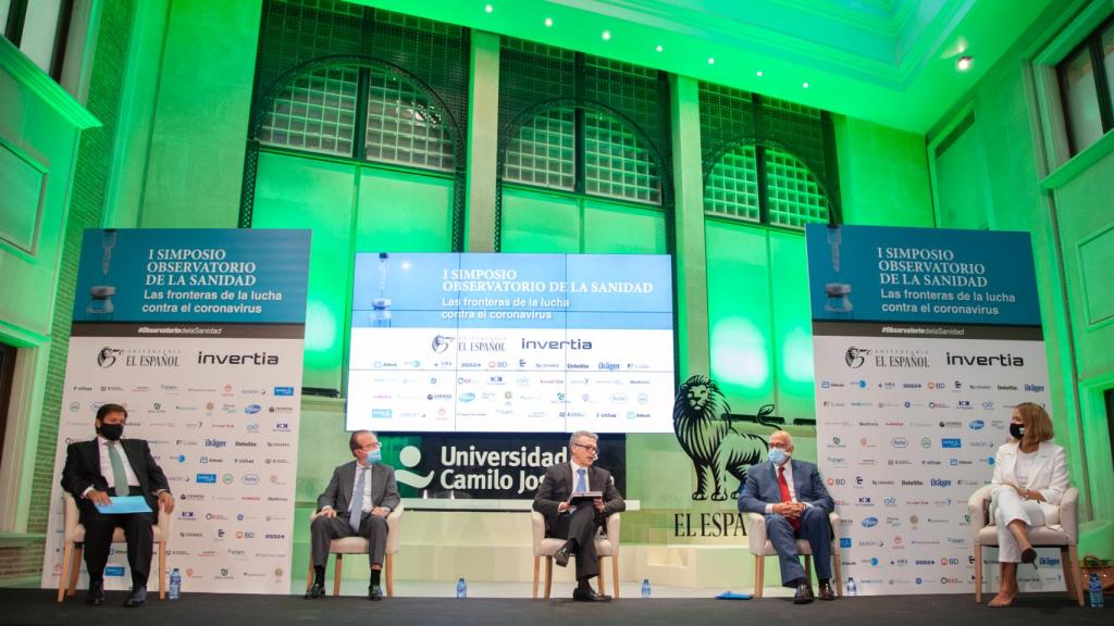 Raúl Diaz-Varela (presidente de Aeseg), José María Fernández Sousa-Faro (presidente de PharmaMar), Jorge Bagán (socio responsable de la Industria de Life Sciences y HealthCare en Deloitte España), Federico Plaza (director de Government Affairs de Roche Farma en España) y Marta Moreno, directora de Relaciones Institucionales en España de Novartis.