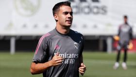 Sergio Reguilón entrena con el Real Madrid