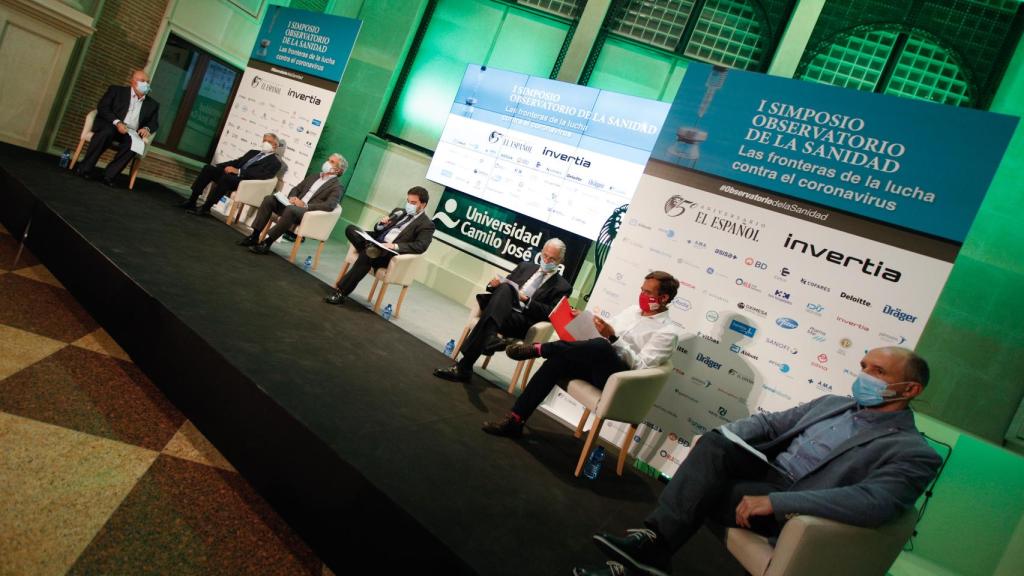 Alberto de Rosa, consejero delegado de Ribera Salud; Enrique de Porres; Iñaki Ereño, CEO de Sanitas; Arturo Criado, redactor jefe de Invertia; Javier Murillo, director general de SegurCaixa Adeslas; Pedro Diaz Yuste, CEO de Savia, y Philippe Paul, director ejecutivo de Sham.